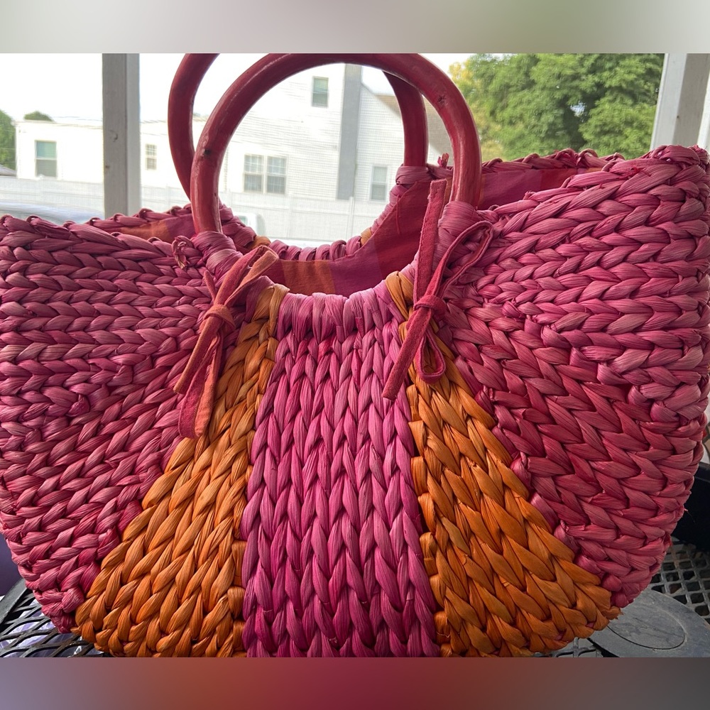 Huge straw tote with wooden handles. Gently used inside zipper (broken)